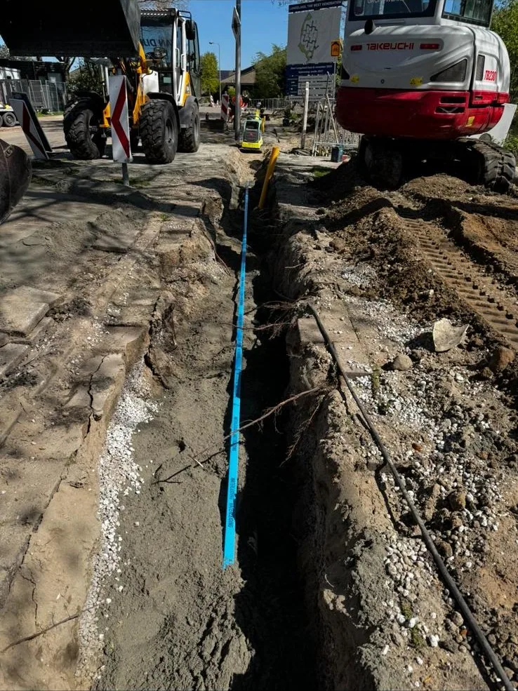 Diepe sleuf voor ondergrondse infrastructuur