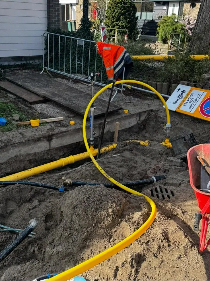 Kabel wordt vanaf de haspel in het tracé gelegd